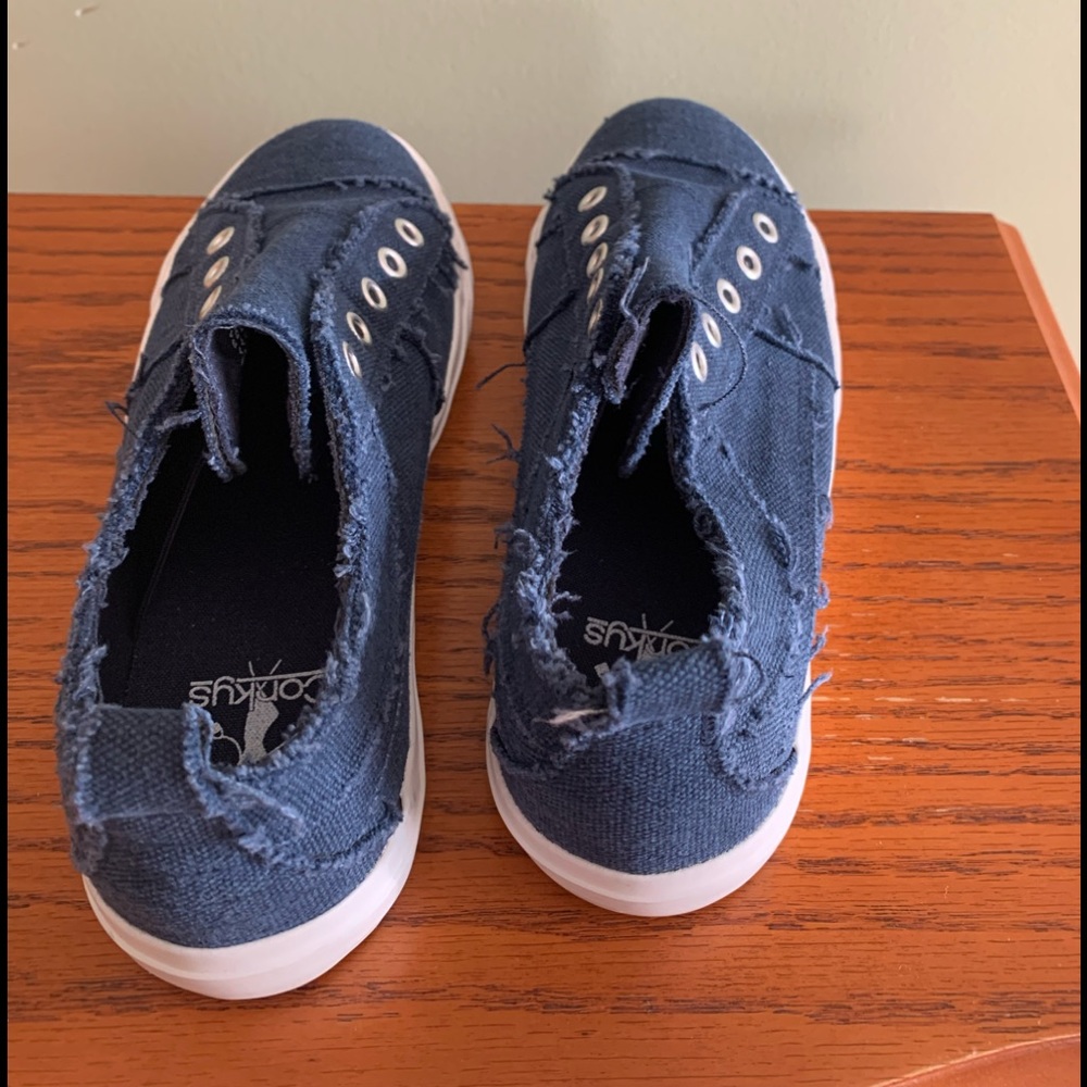 Women’s Corky tennis shoes